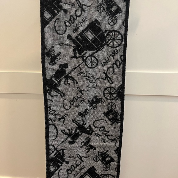 Coach Horse And Carriage Her Muffler NWT - Picture 9 of 9